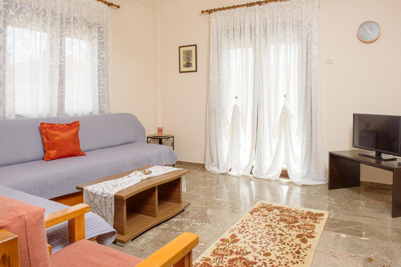 Dili Apartments Ierissos Exterior photo