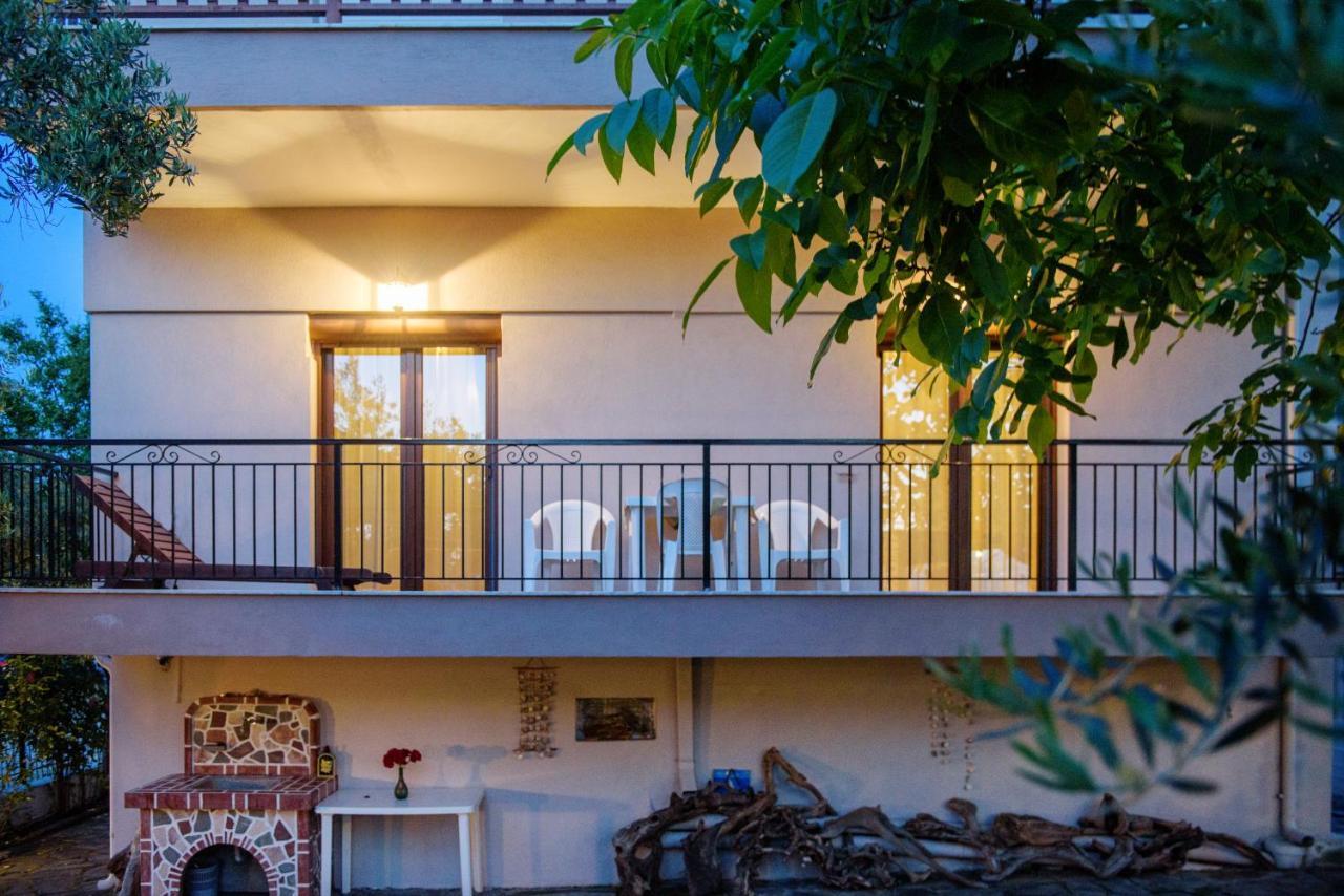 Dili Apartments Ierissos Exterior photo