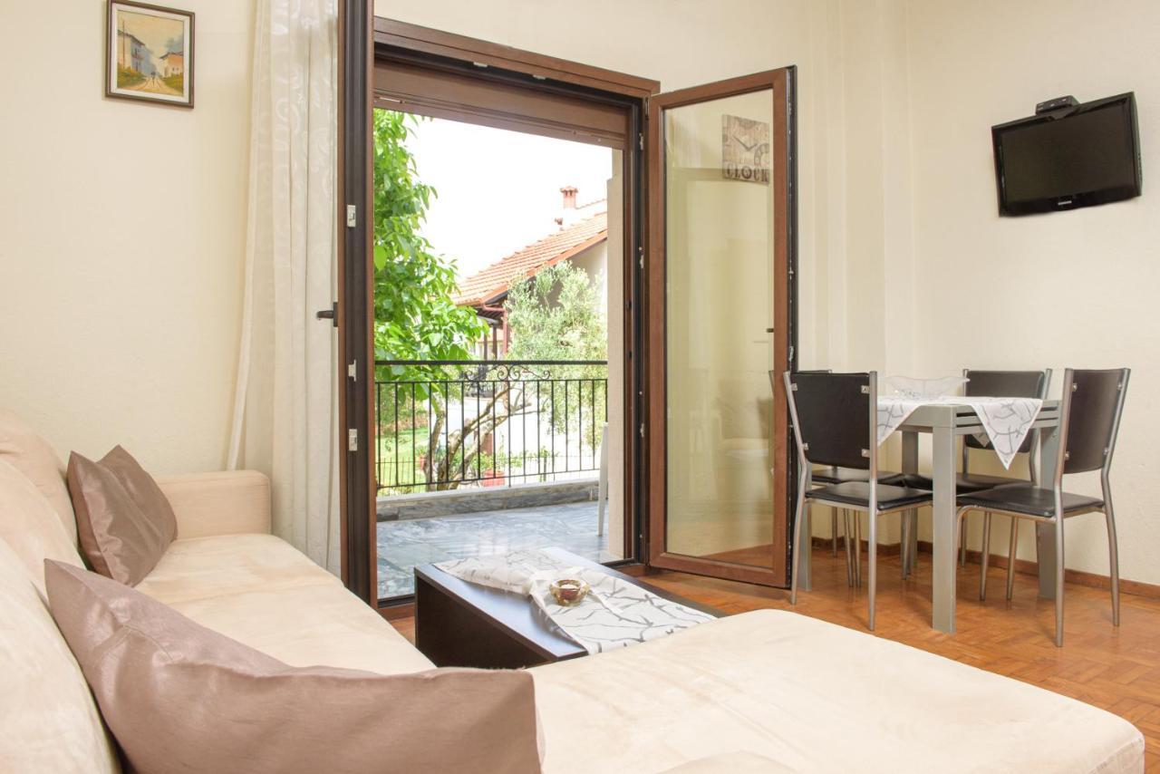 Dili Apartments Ierissos Exterior photo