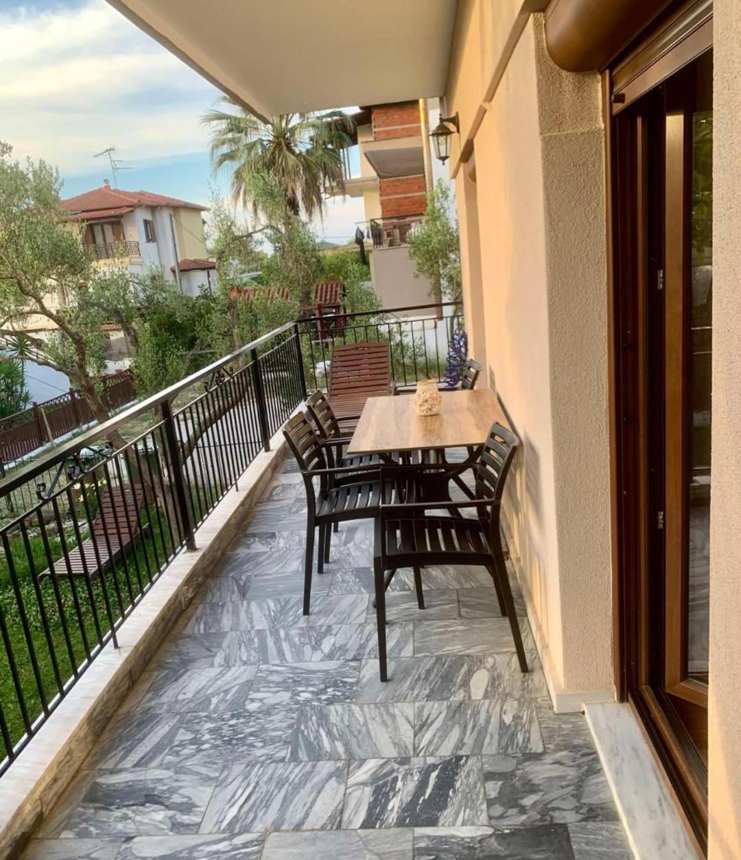 Dili Apartments Ierissos Exterior photo